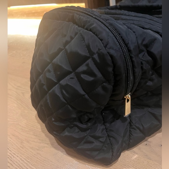 On 34th Brand - Quilted Nylon Duffle Bag, Gold Hardware - Lots of Pockets! - Picture 3 of 9